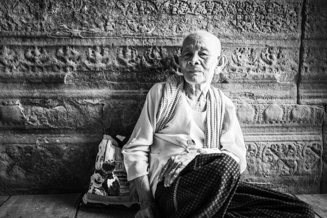 monk, angkor wat